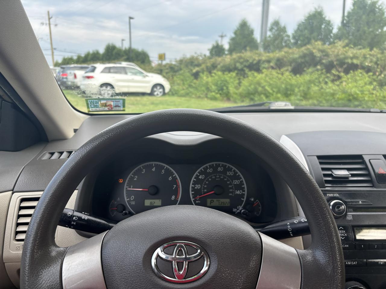 Toyota Corolla 4dr Sdn Man (Natl) 2010
