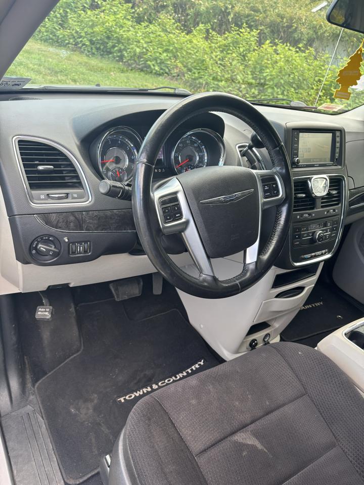 Chrysler Town & Country 4dr Wgn Touring 2011