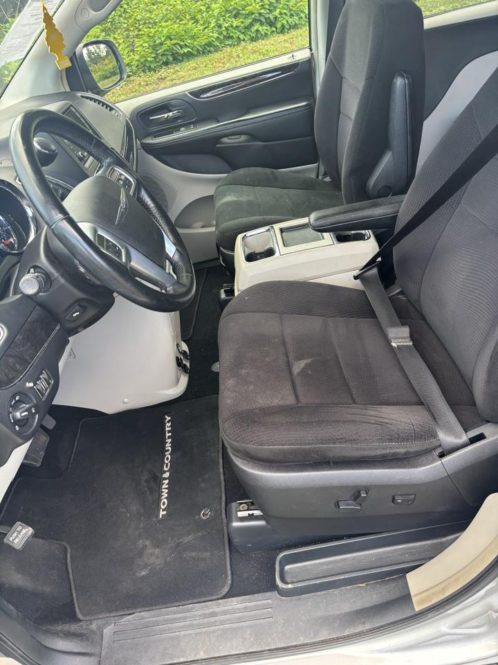 Chrysler Town & Country 4dr Wgn Touring 2011