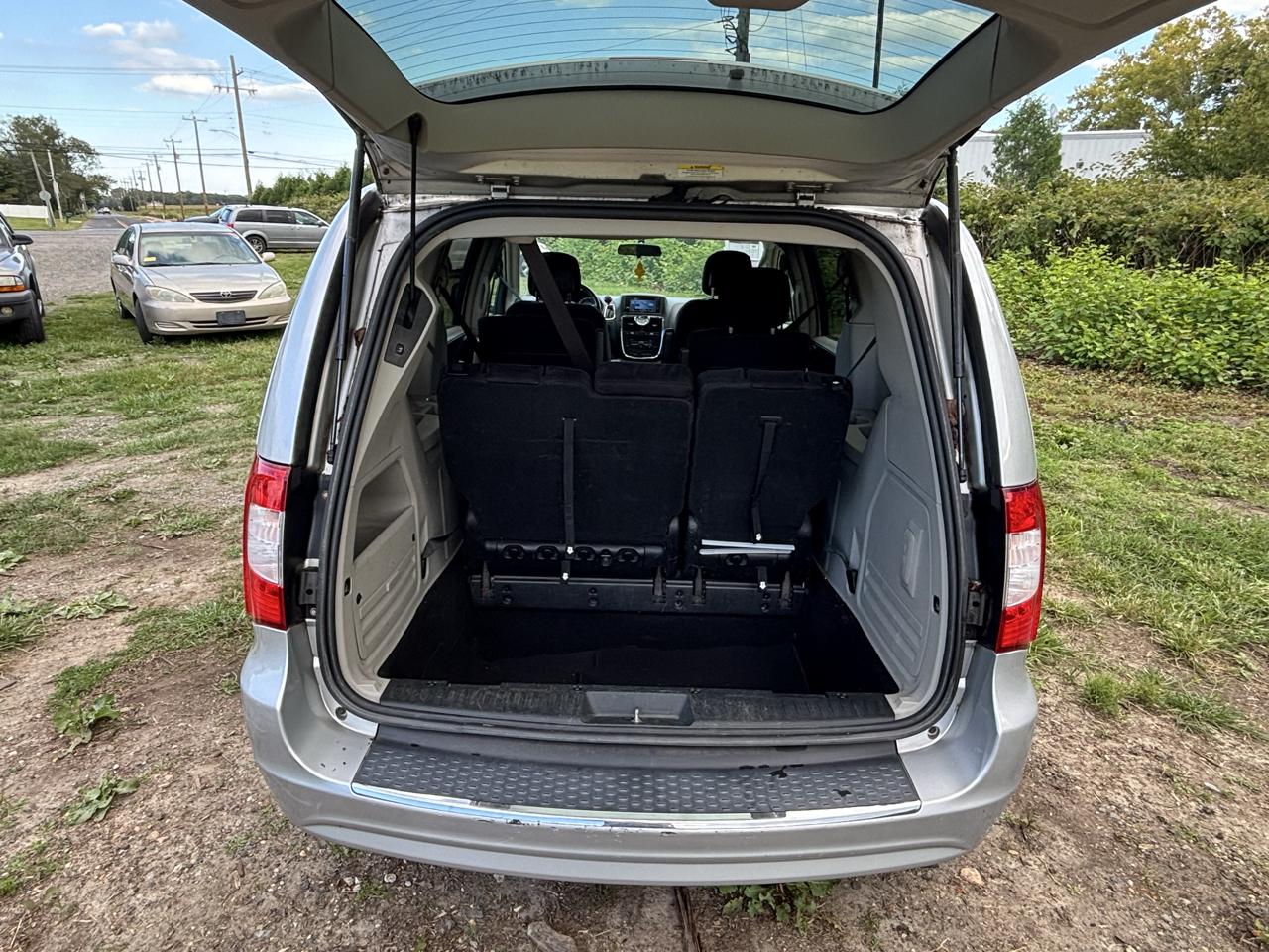 Chrysler Town & Country 4dr Wgn Touring 2011