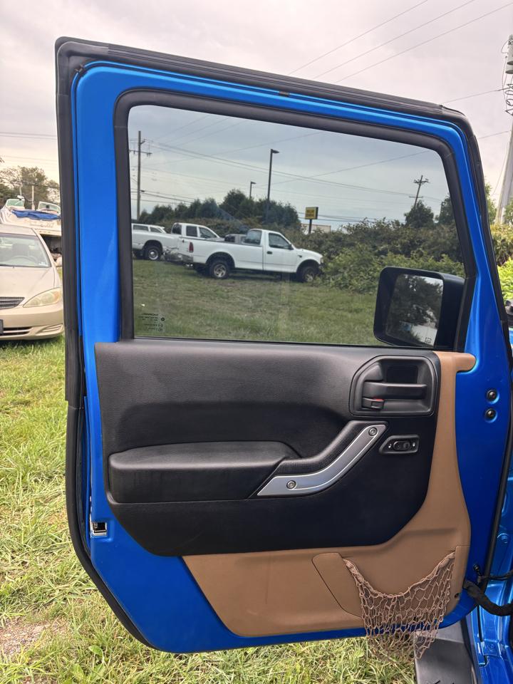 Jeep Wrangler Unlimited 4WD 4dr Sahara 2015