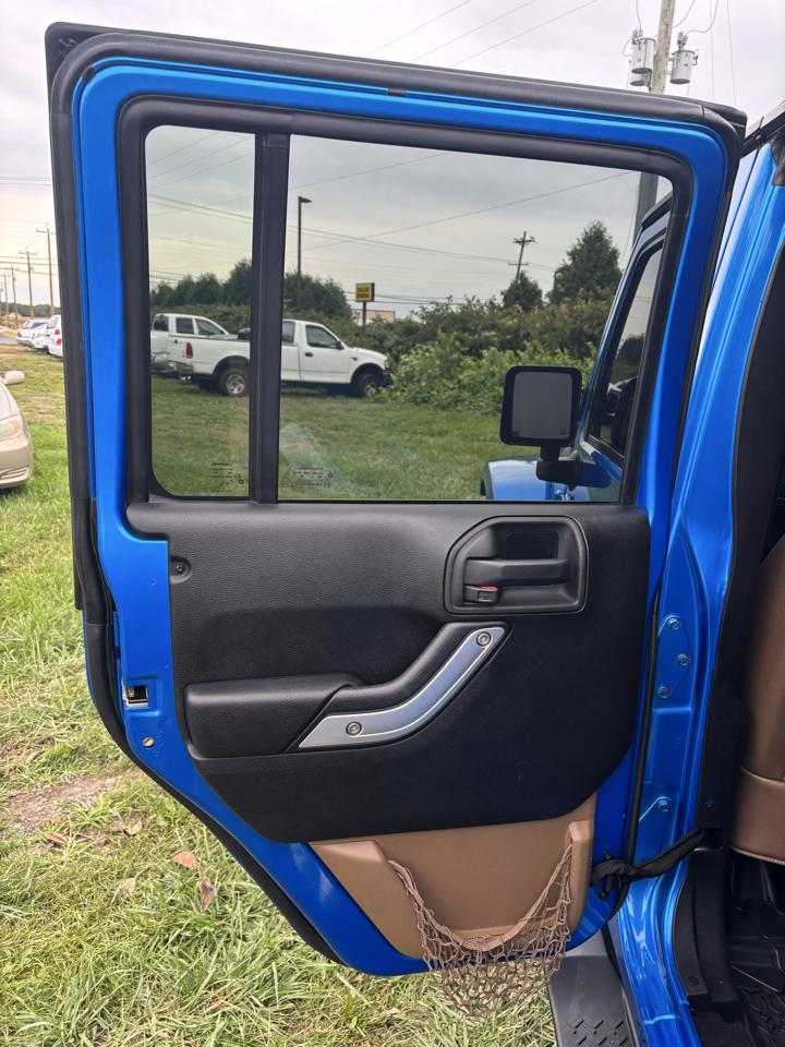 Jeep Wrangler Unlimited 4WD 4dr Sahara 2015