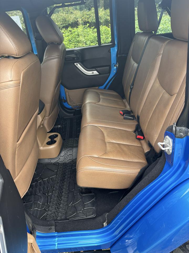 Jeep Wrangler Unlimited 4WD 4dr Sahara 2015