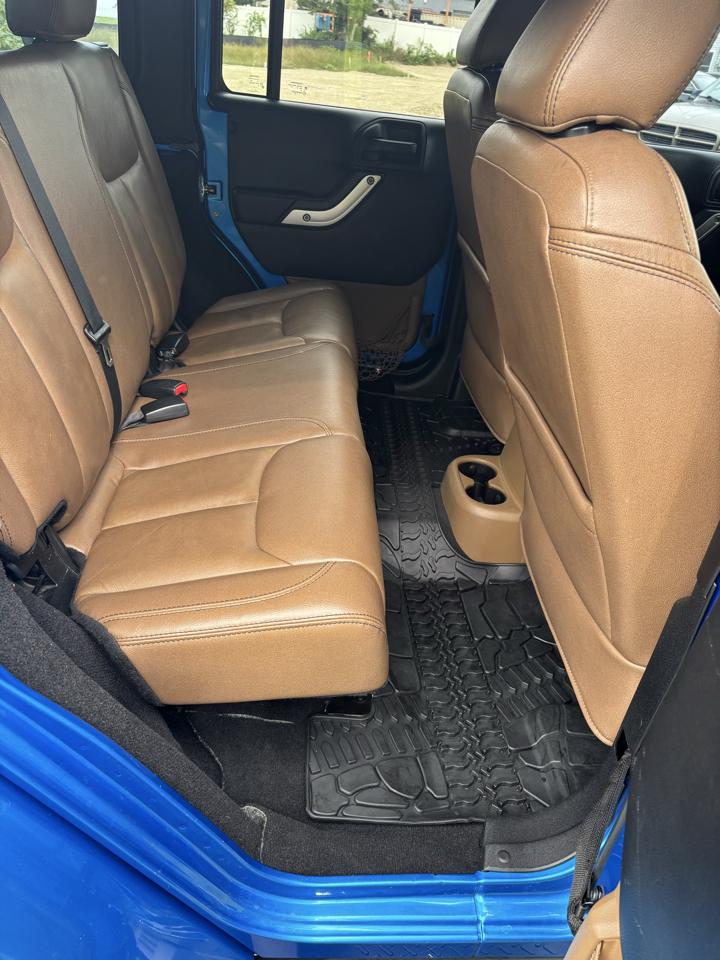 Jeep Wrangler Unlimited 4WD 4dr Sahara 2015