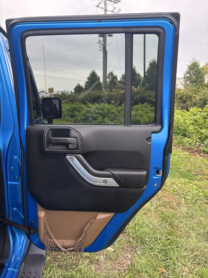 Jeep Wrangler Unlimited 4WD 4dr Sahara 2015