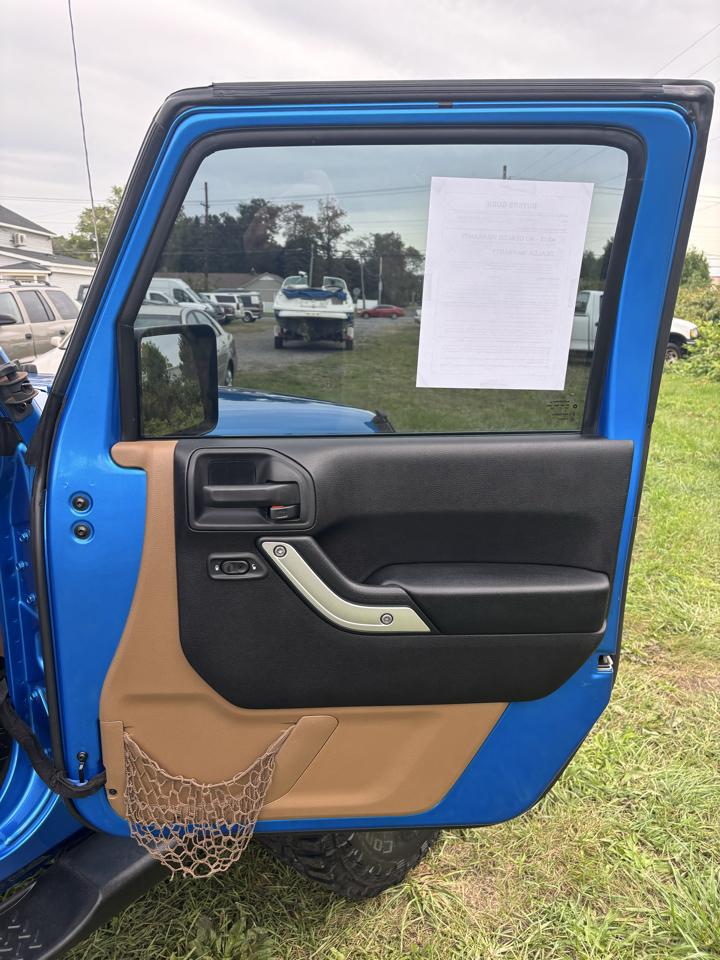 Jeep Wrangler Unlimited 4WD 4dr Sahara 2015