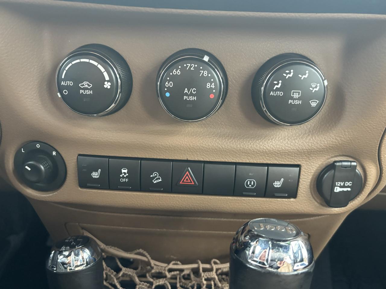 Jeep Wrangler Unlimited 4WD 4dr Sahara 2015