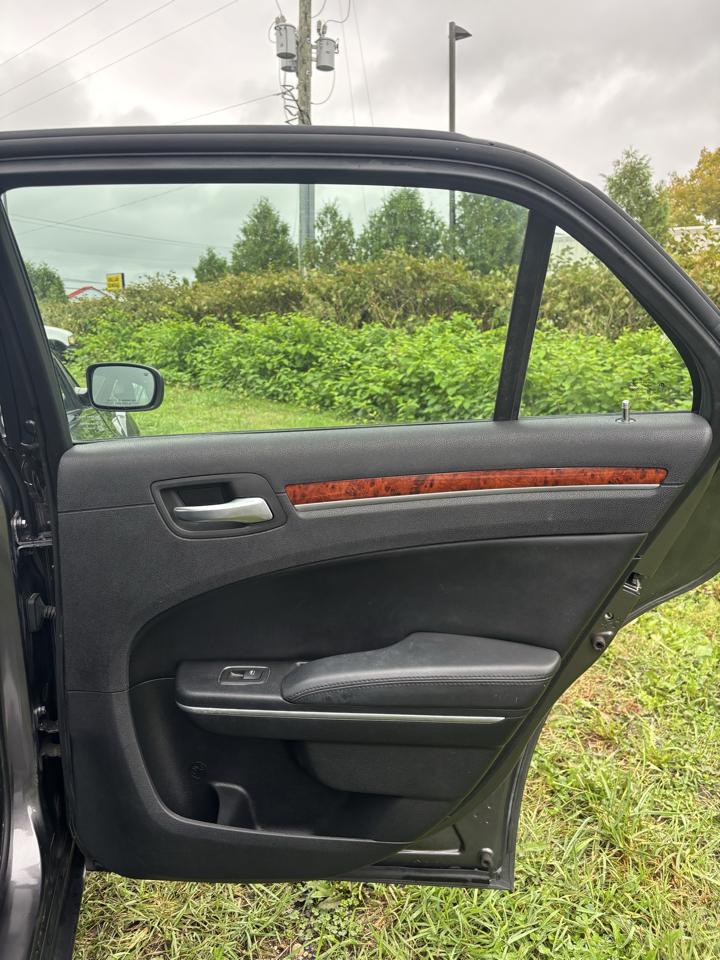 Chrysler 300 4dr Sdn RWD 2014