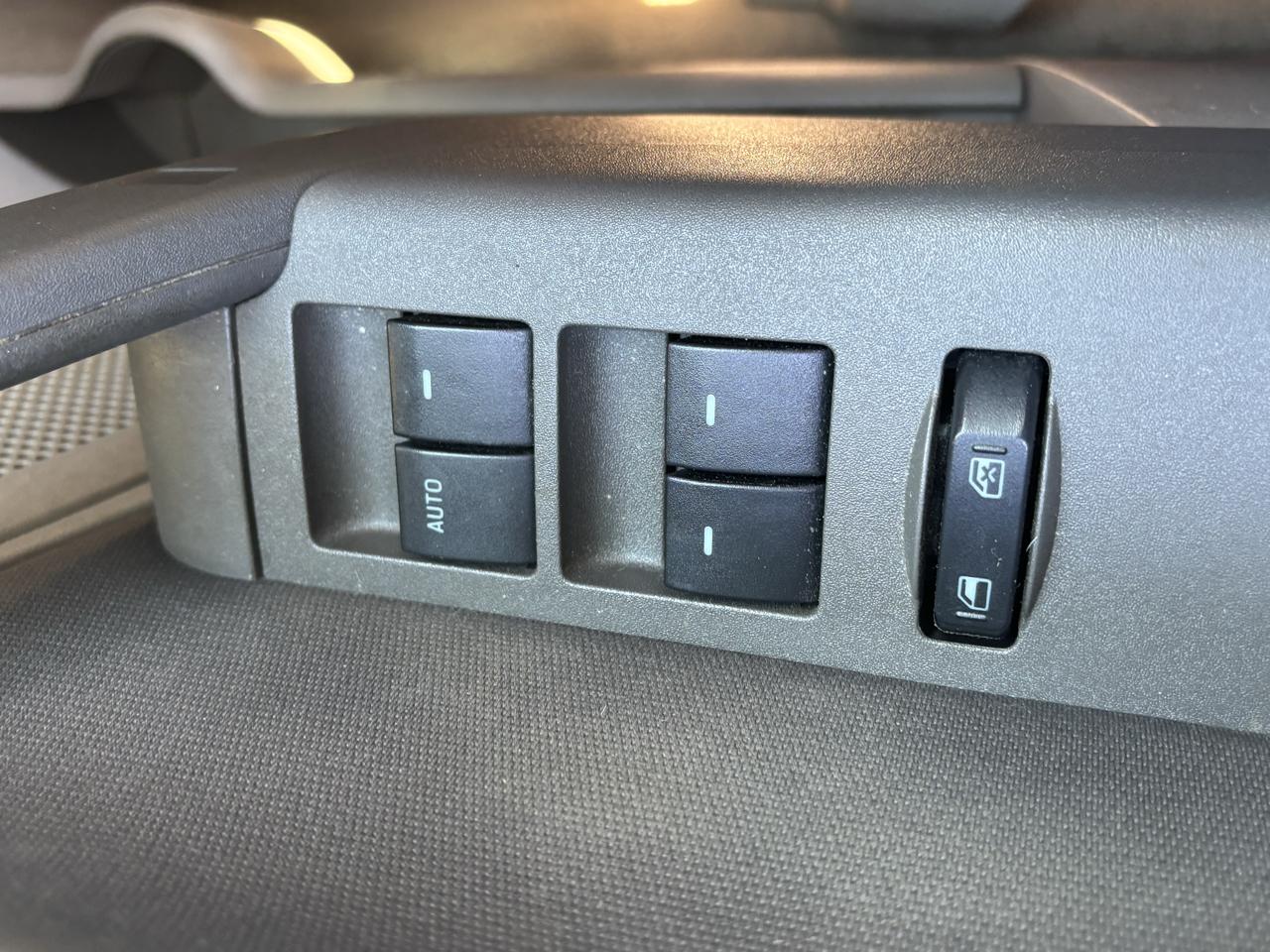 Ford Focus 4dr Sdn SE 2008