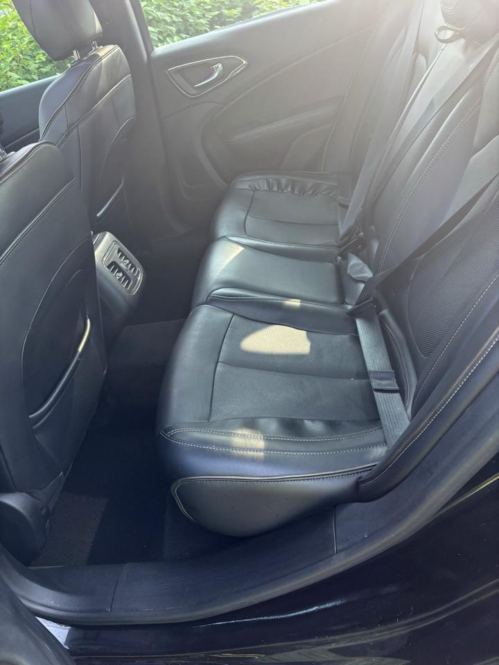 Chrysler 200 4dr Sdn C AWD 2015