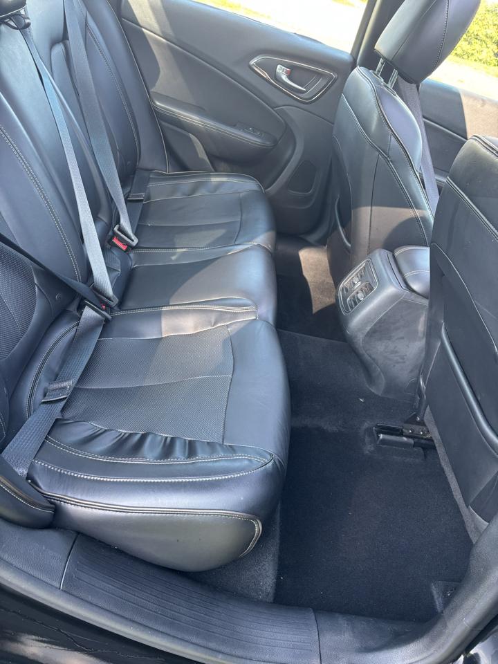 Chrysler 200 4dr Sdn C AWD 2015