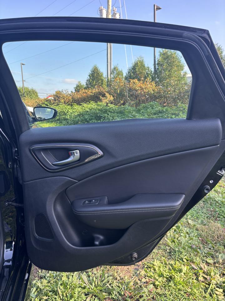 Chrysler 200 4dr Sdn C AWD 2015