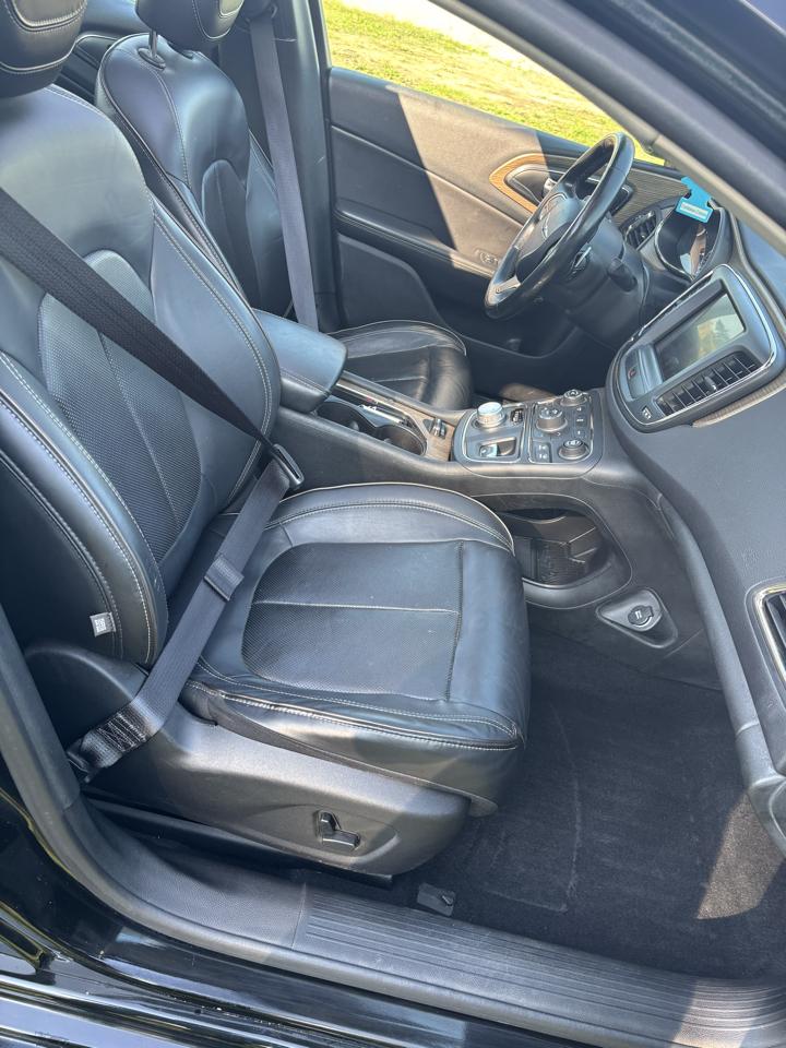 Chrysler 200 4dr Sdn C AWD 2015