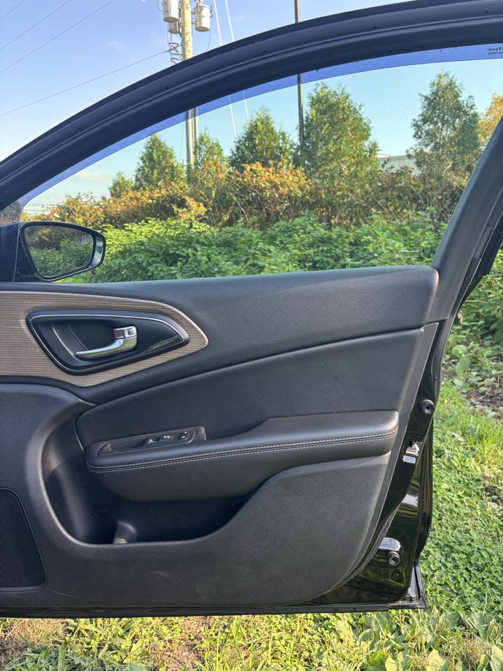 Chrysler 200 4dr Sdn C AWD 2015