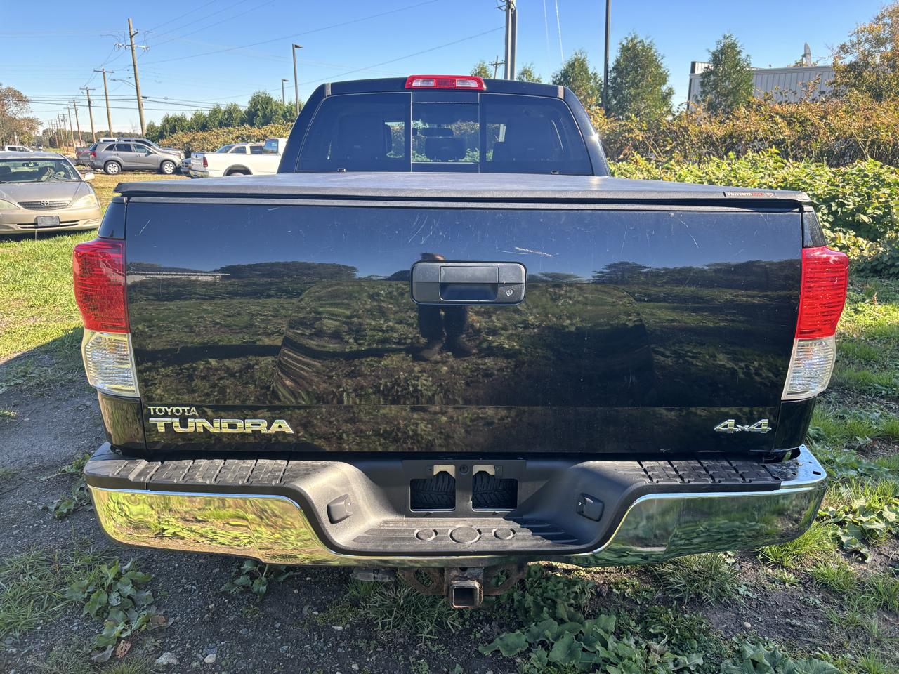 Toyota Tundra 4WD Truck Dbl 4.6L V8 6-Spd AT (Natl) 2011