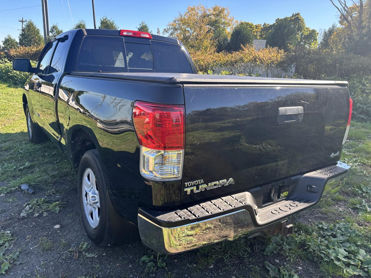 Toyota Tundra 4WD Truck Dbl 4.6L V8 6-Spd AT (Natl) 2011