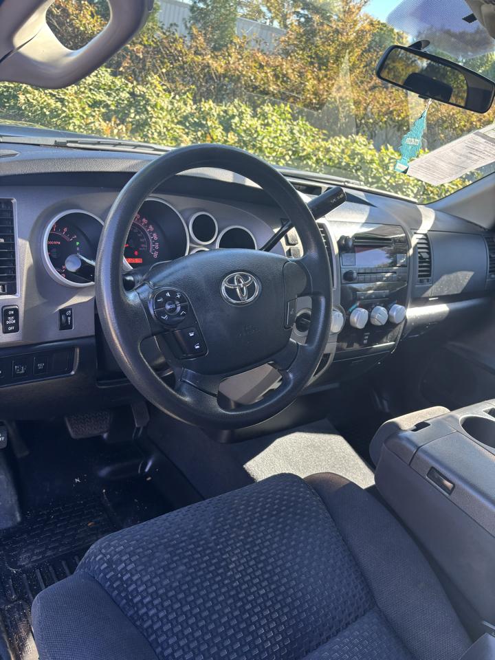 Toyota Tundra 4WD Truck Dbl 4.6L V8 6-Spd AT (Natl) 2011