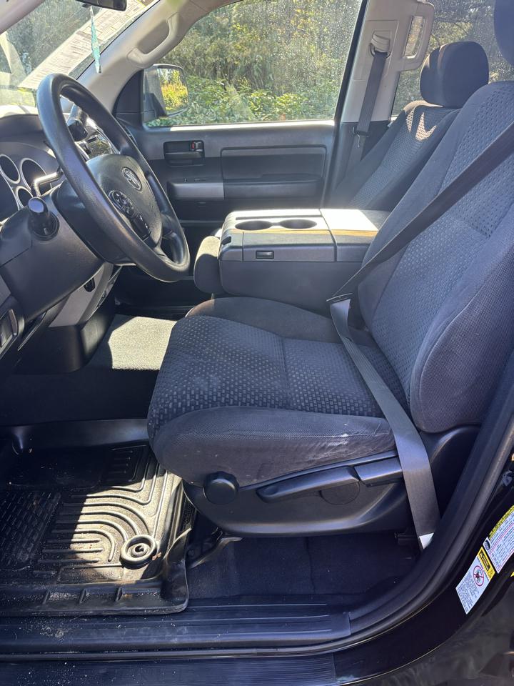 Toyota Tundra 4WD Truck Dbl 4.6L V8 6-Spd AT (Natl) 2011