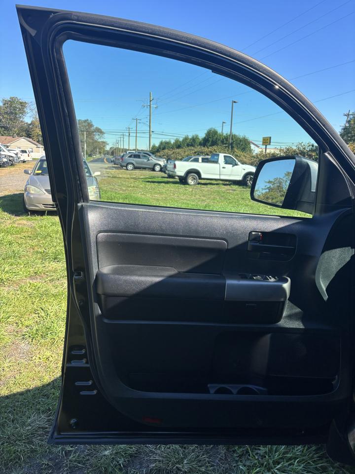 Toyota Tundra 4WD Truck Dbl 4.6L V8 6-Spd AT (Natl) 2011