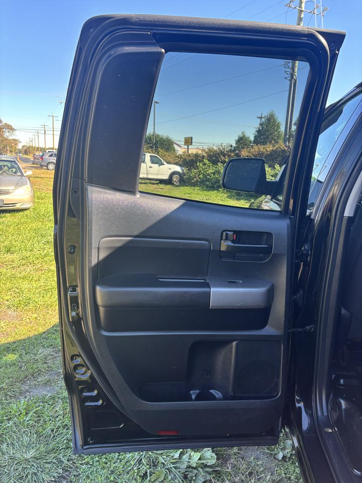 Toyota Tundra 4WD Truck Dbl 4.6L V8 6-Spd AT (Natl) 2011