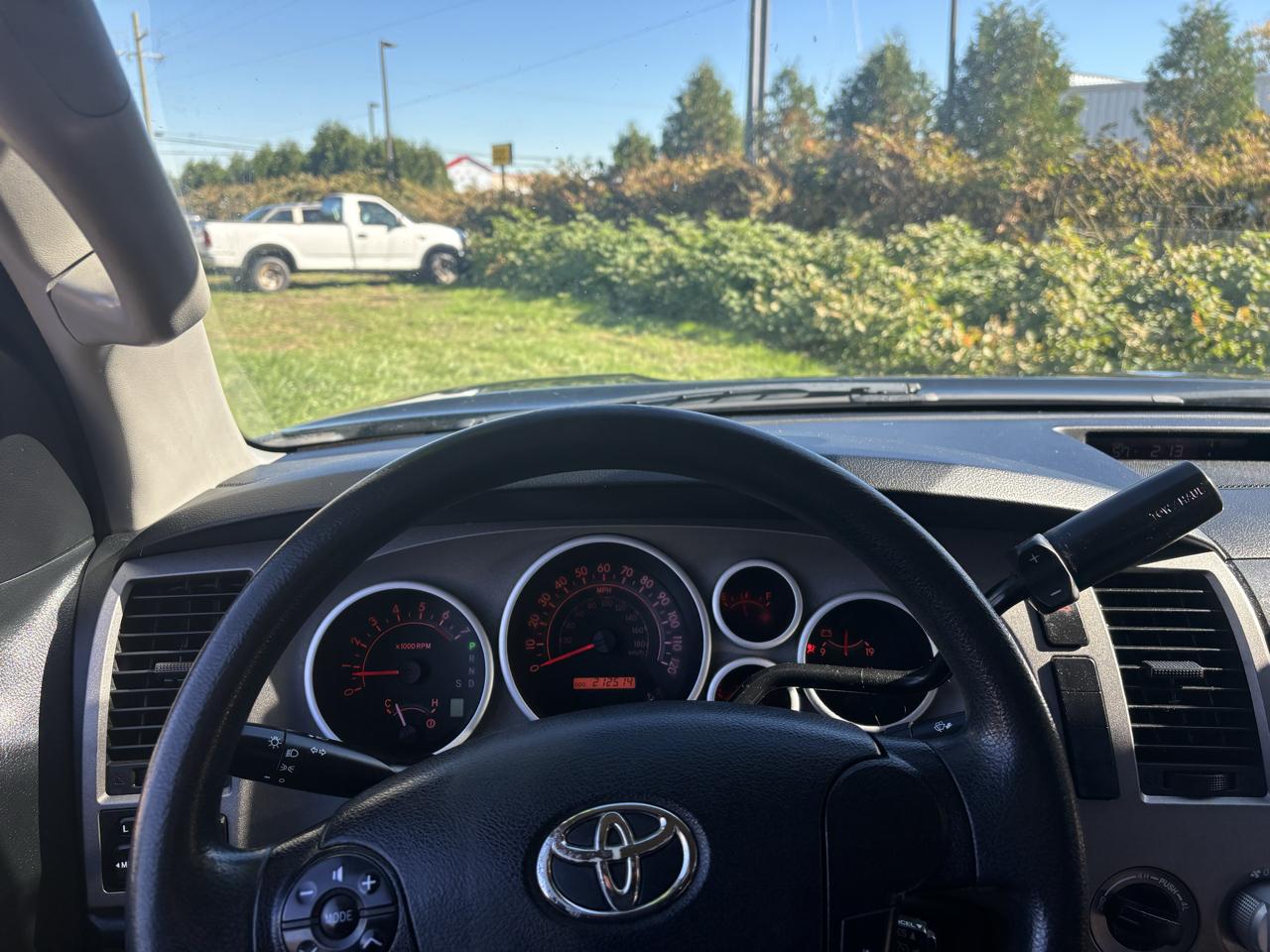 Toyota Tundra 4WD Truck Dbl 4.6L V8 6-Spd AT (Natl) 2011
