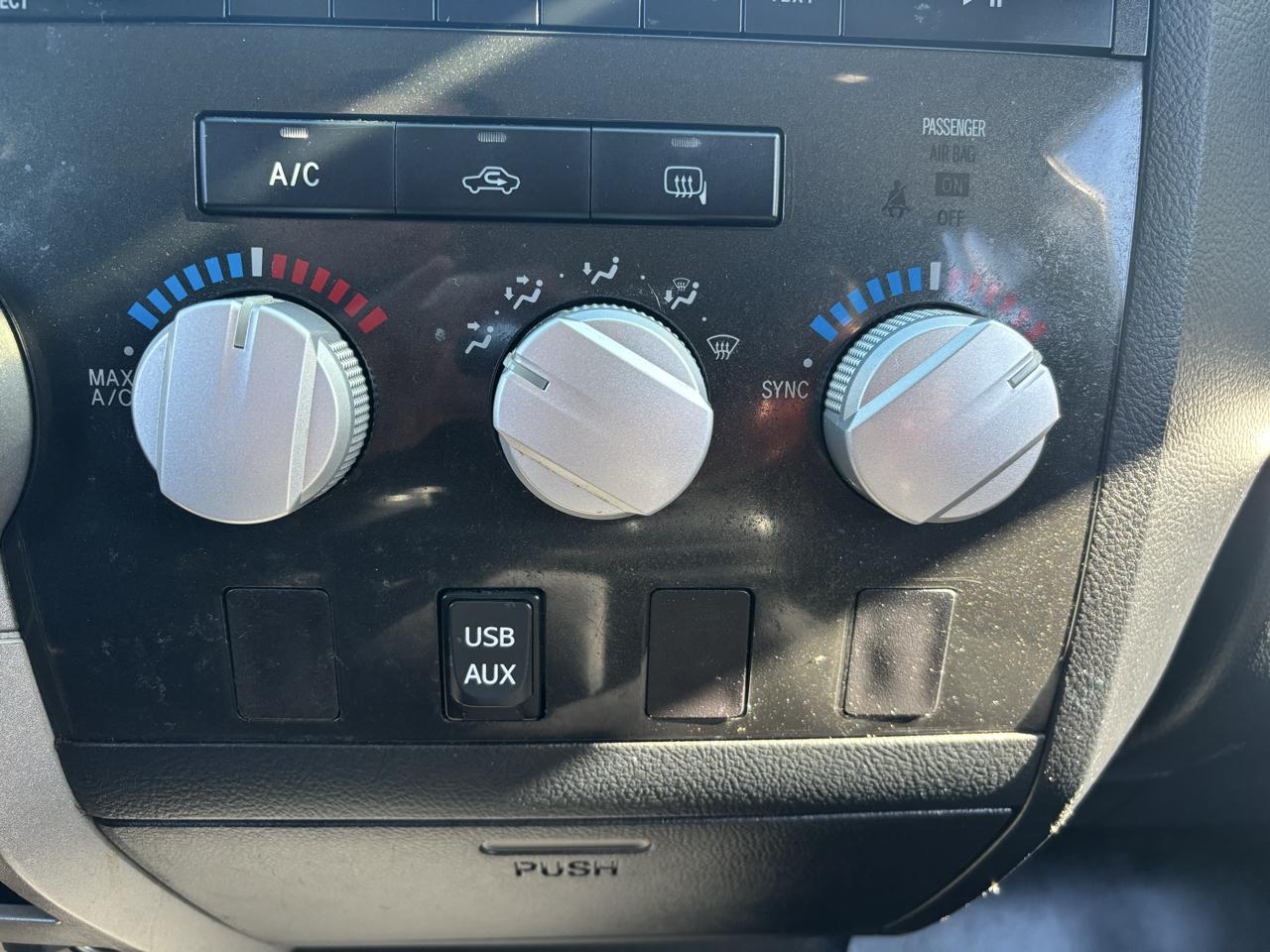 Toyota Tundra 4WD Truck Dbl 4.6L V8 6-Spd AT (Natl) 2011