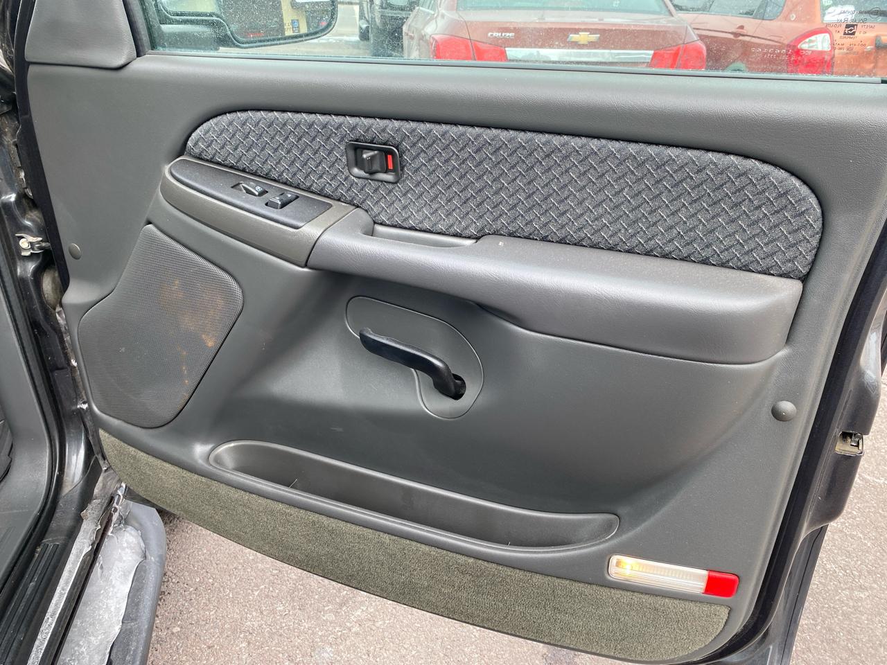 Chevrolet Avalanche 1500 4WD 2004