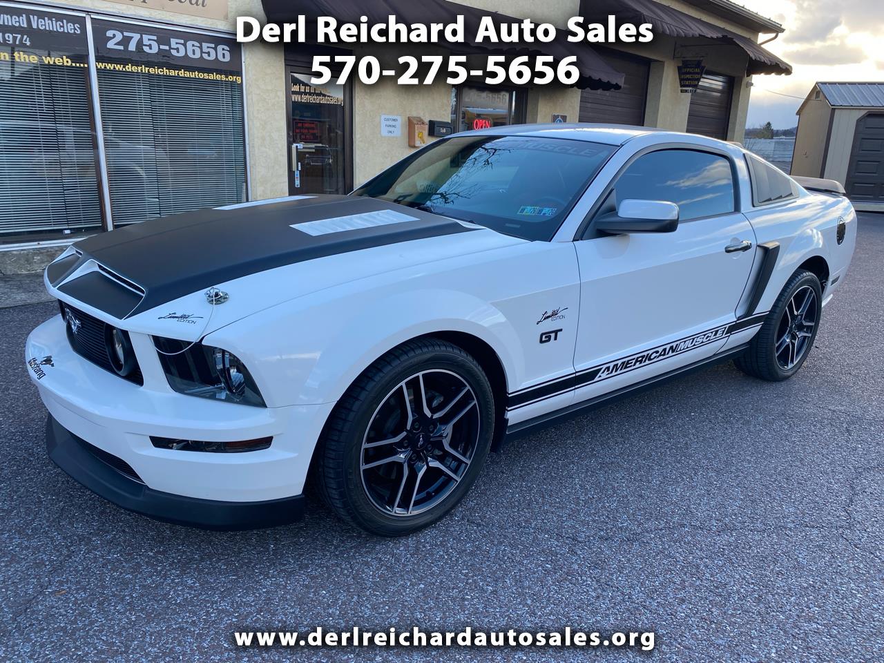 2005 Ford Mustang GT Deluxe Coupe