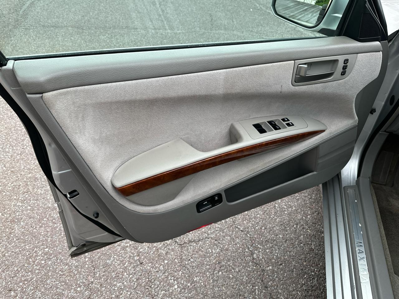 Nissan Maxima SE 2004