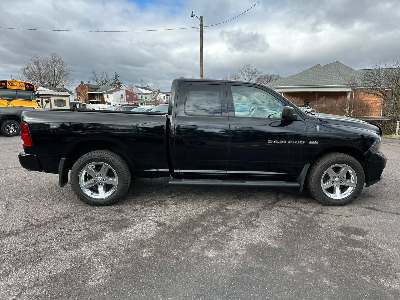 RAM 1500 ST Quad Cab 4WD 2012
