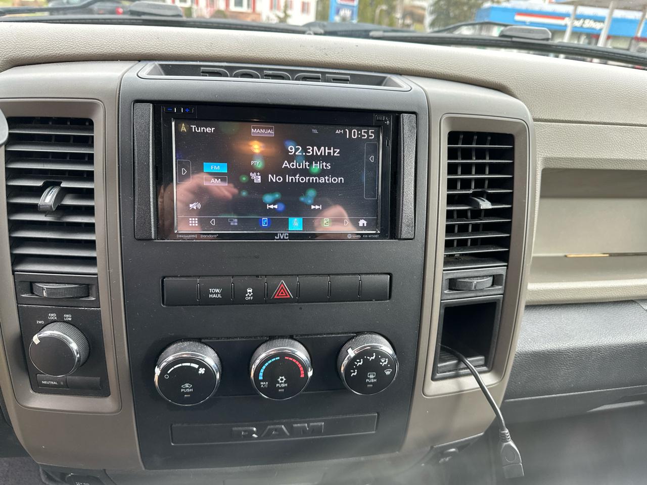 RAM 1500 ST Quad Cab 4WD 2012