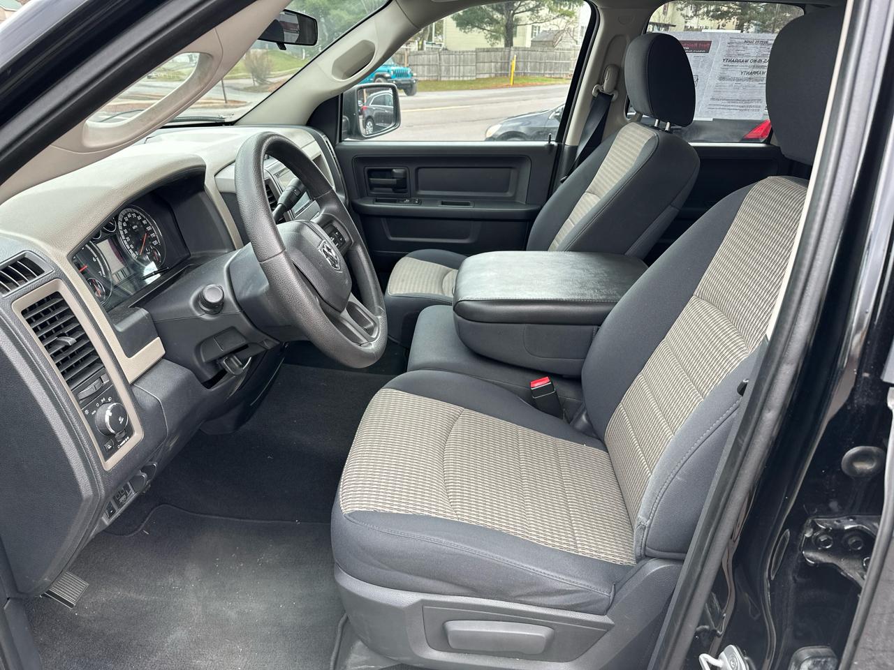 RAM 1500 ST Quad Cab 4WD 2012