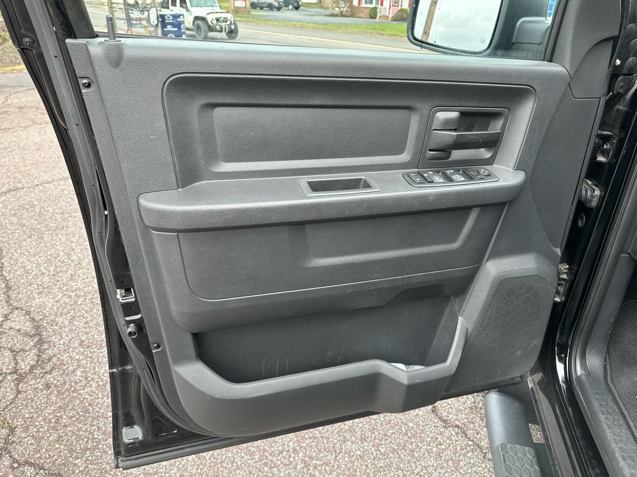 RAM 1500 ST Quad Cab 4WD 2012