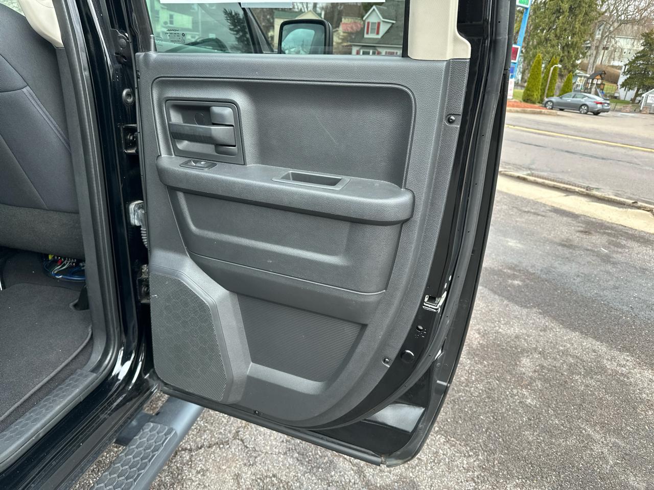 RAM 1500 ST Quad Cab 4WD 2012