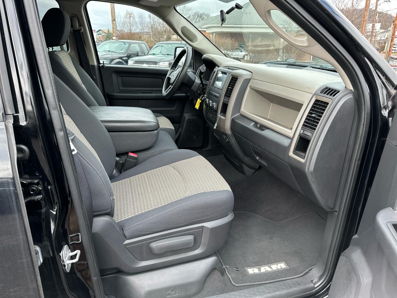 RAM 1500 ST Quad Cab 4WD 2012