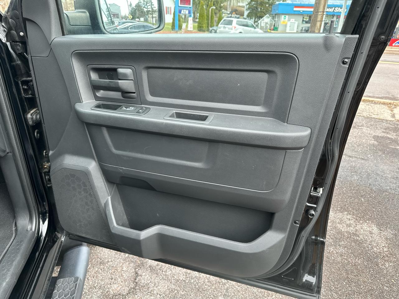 RAM 1500 ST Quad Cab 4WD 2012