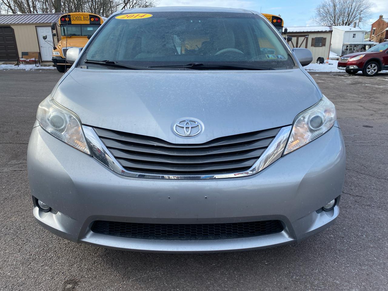 Toyota Sienna XLE FWD 8-Passenger V6 2014