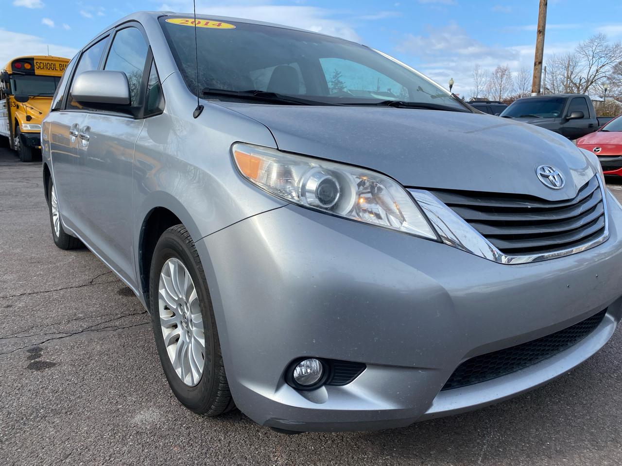 Toyota Sienna XLE FWD 8-Passenger V6 2014