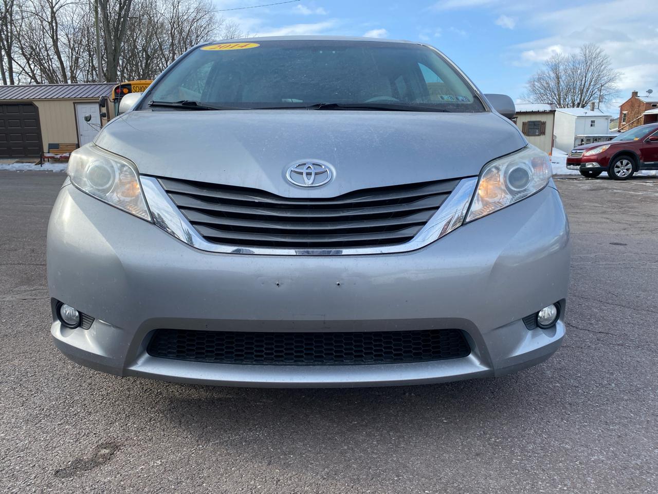 Toyota Sienna XLE FWD 8-Passenger V6 2014