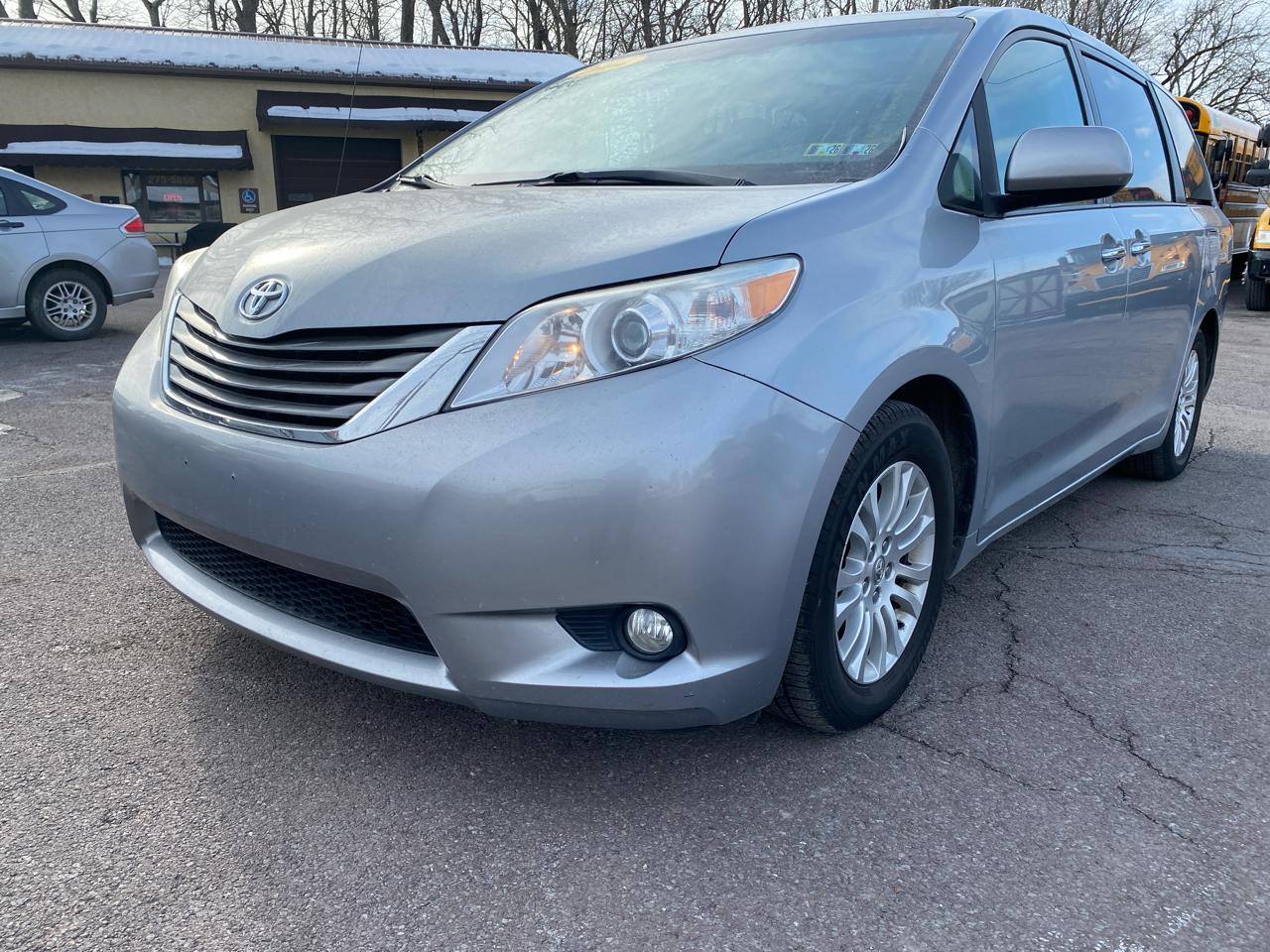 Toyota Sienna XLE FWD 8-Passenger V6 2014