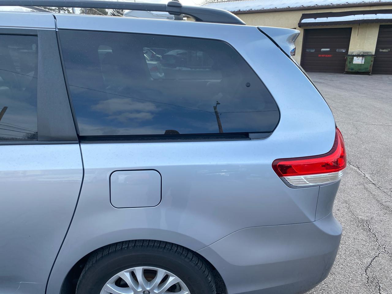 Toyota Sienna XLE FWD 8-Passenger V6 2014