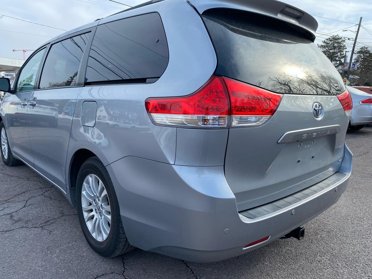 Toyota Sienna XLE FWD 8-Passenger V6 2014