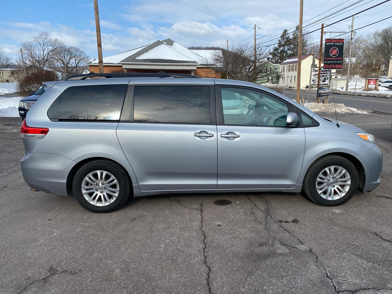 Toyota Sienna XLE FWD 8-Passenger V6 2014