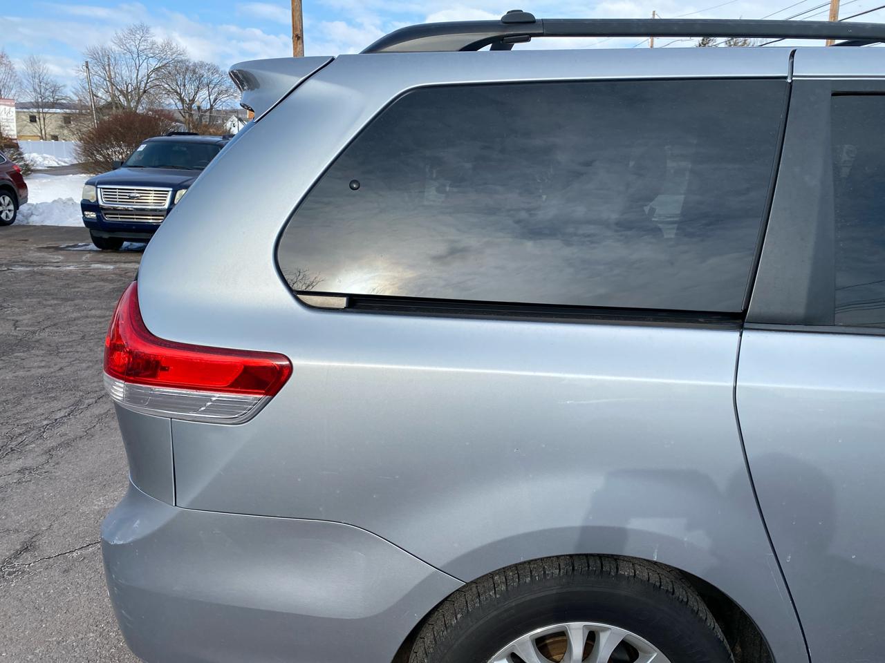 Toyota Sienna XLE FWD 8-Passenger V6 2014