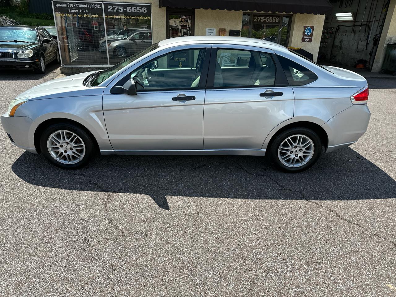 Ford Focus SE Sedan 2010
