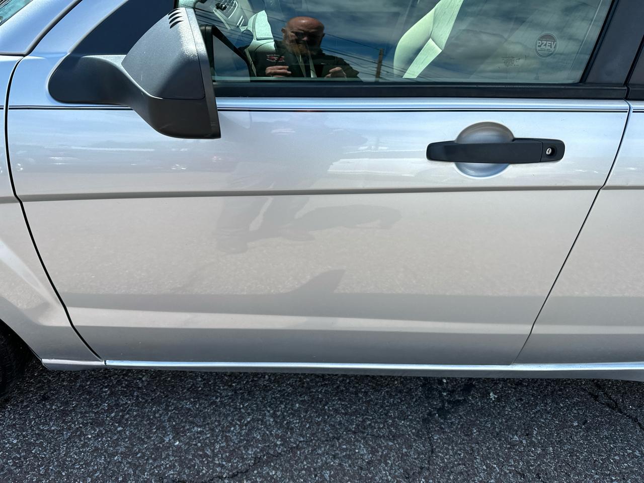 Ford Focus SE Sedan 2010
