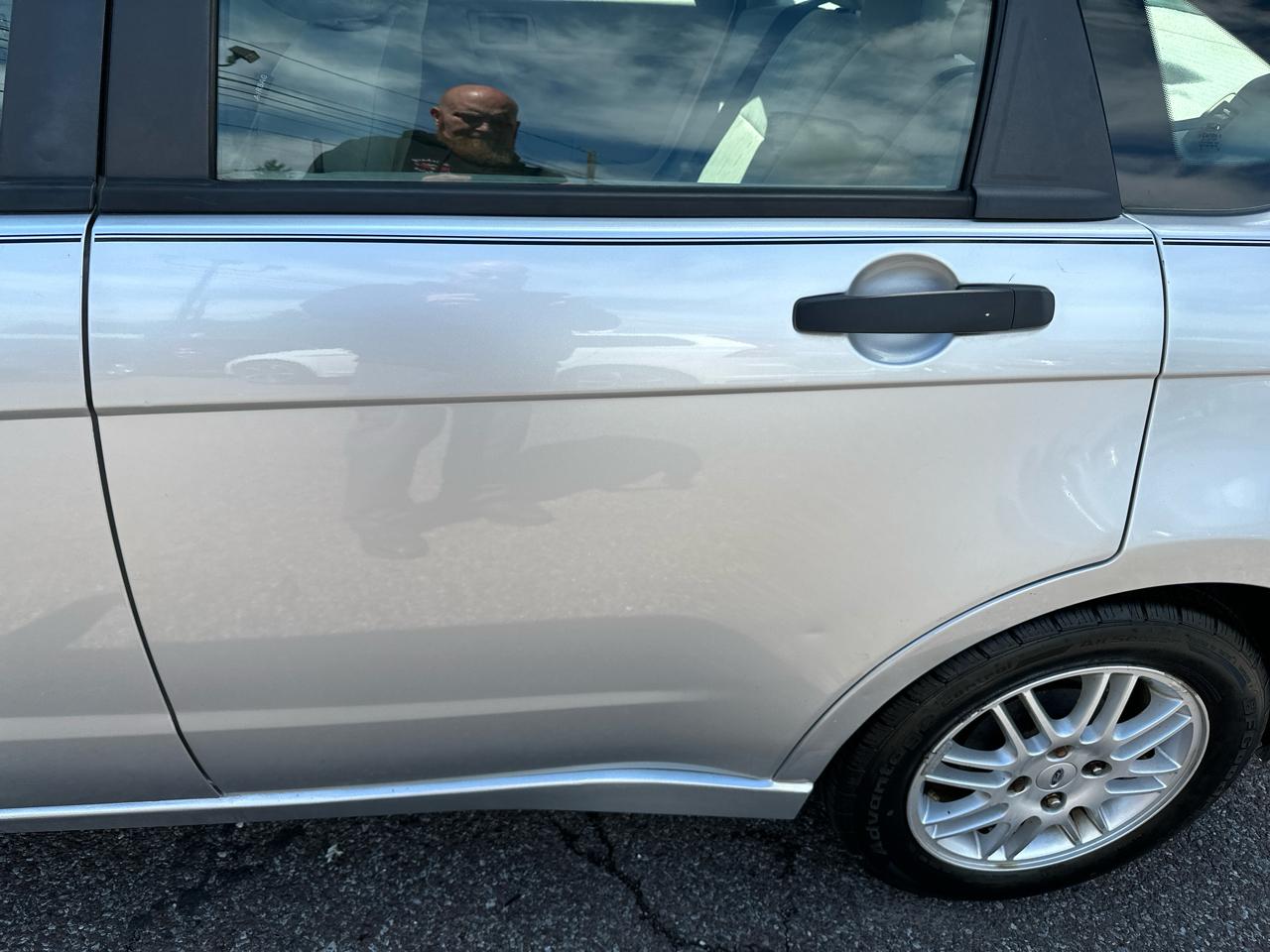 Ford Focus SE Sedan 2010