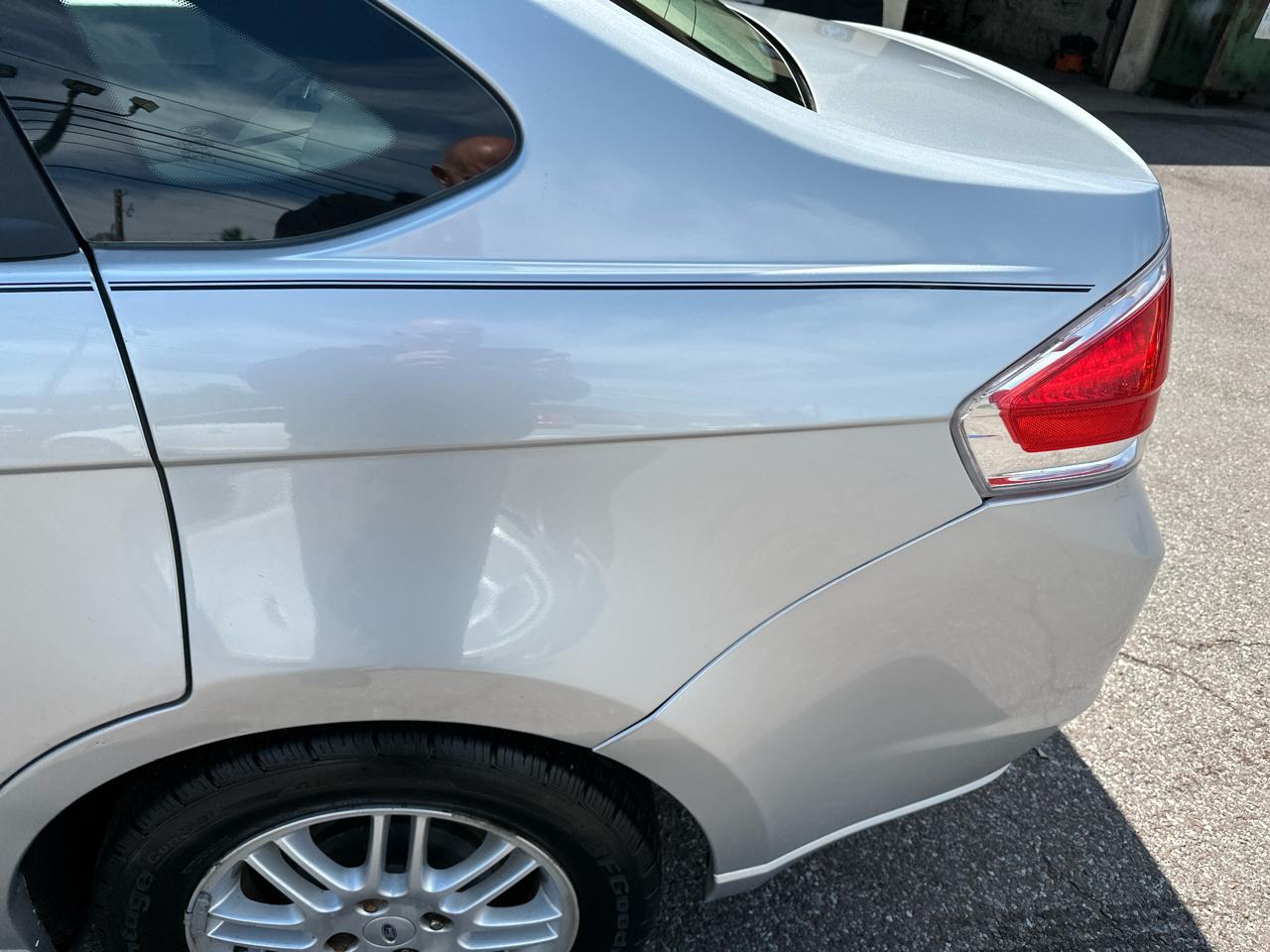 Ford Focus SE Sedan 2010