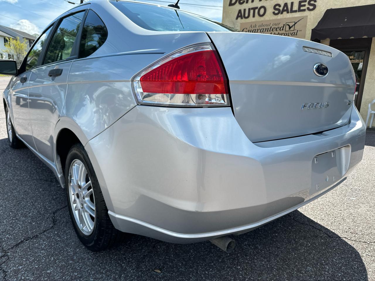 Ford Focus SE Sedan 2010