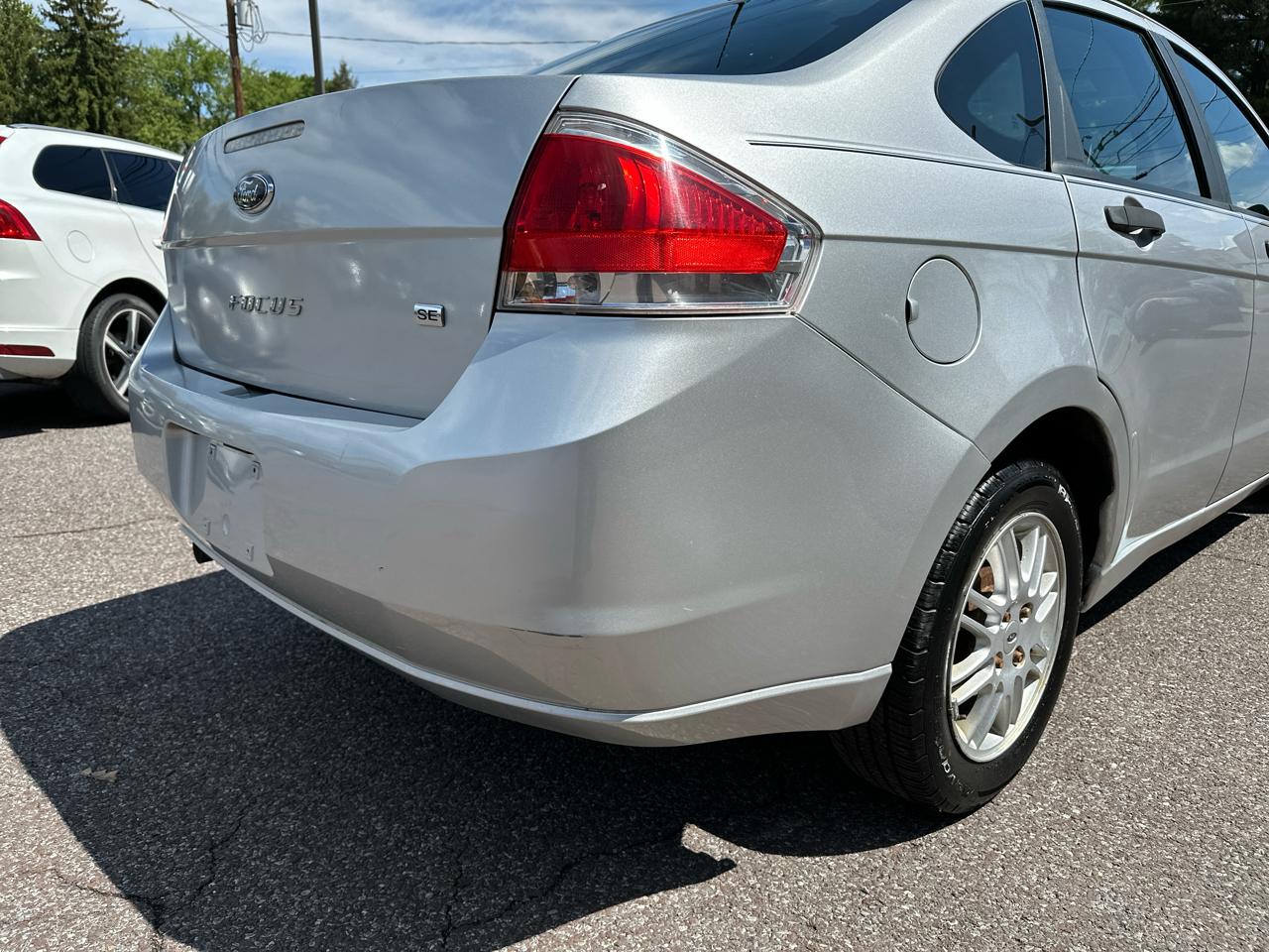 Ford Focus SE Sedan 2010